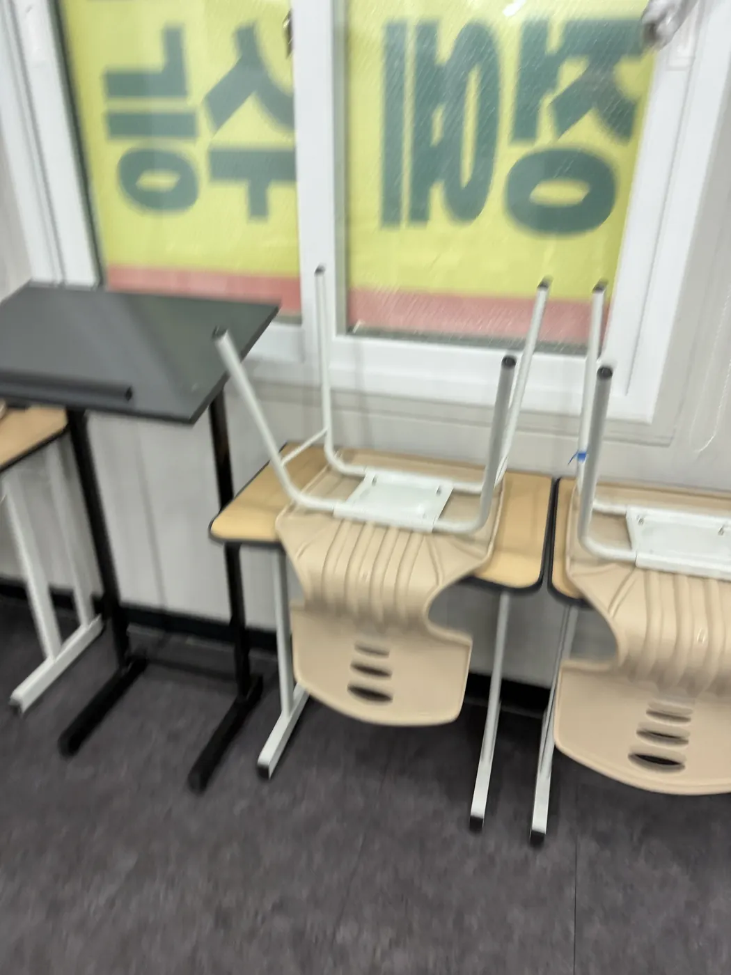 좌석 사이 바닥 — 이천시 학원청소 현장