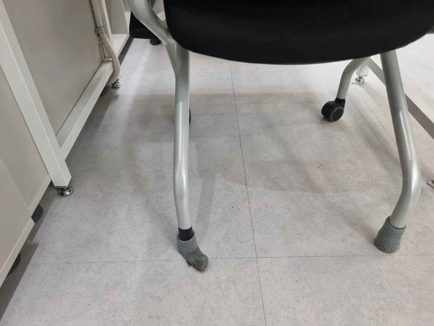 월송동 학원청소 시공 현장 — 바닥 마감 상태