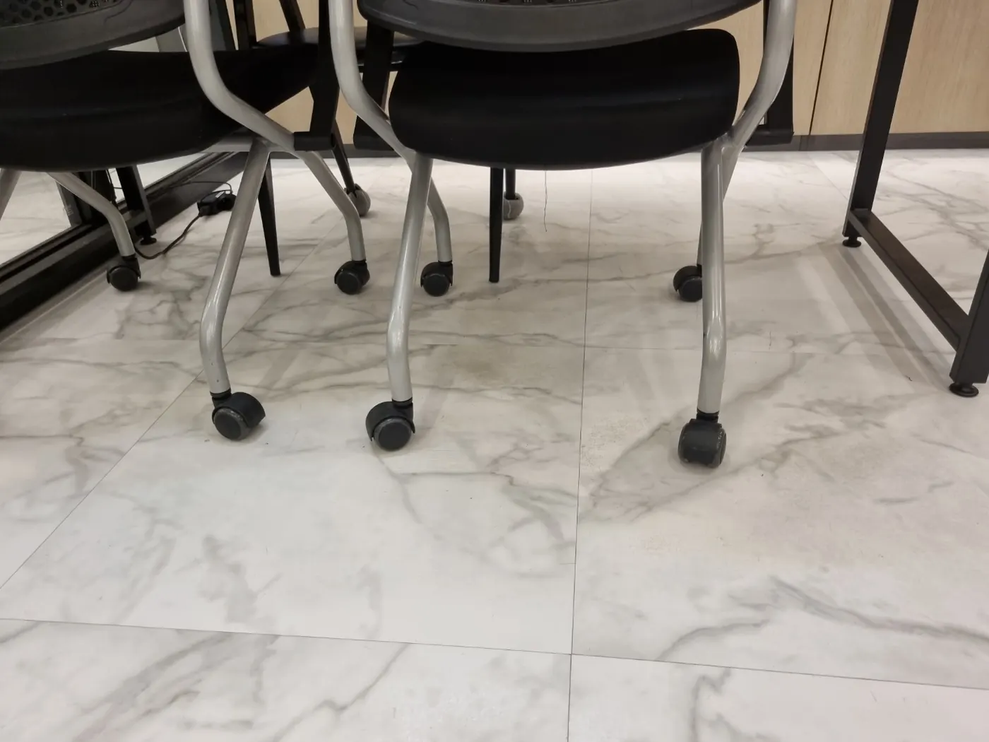 좌석 사이 바닥 — 단월동 학원청소 현장