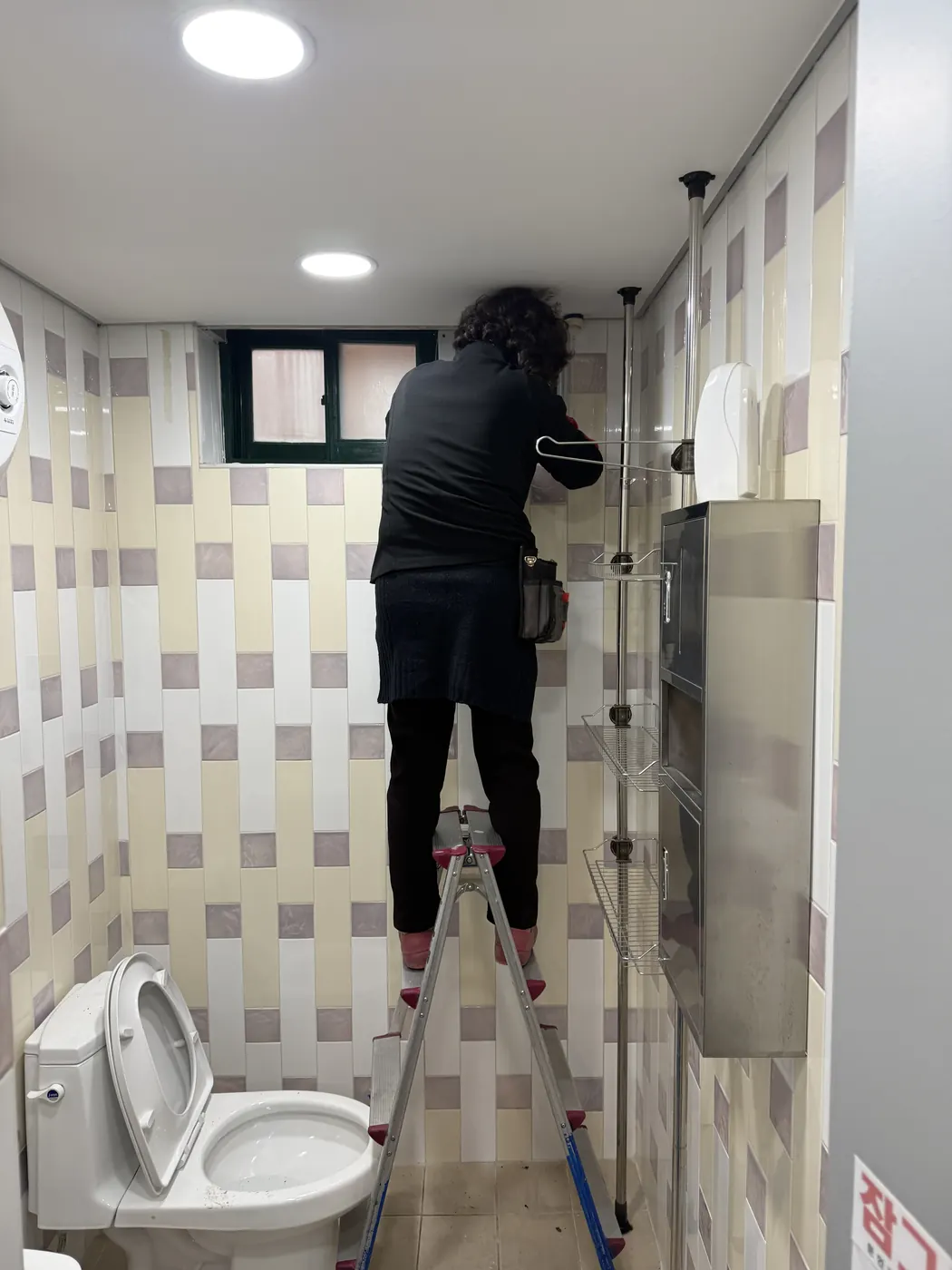 세정 진행 — 대포동 학원청소 현장