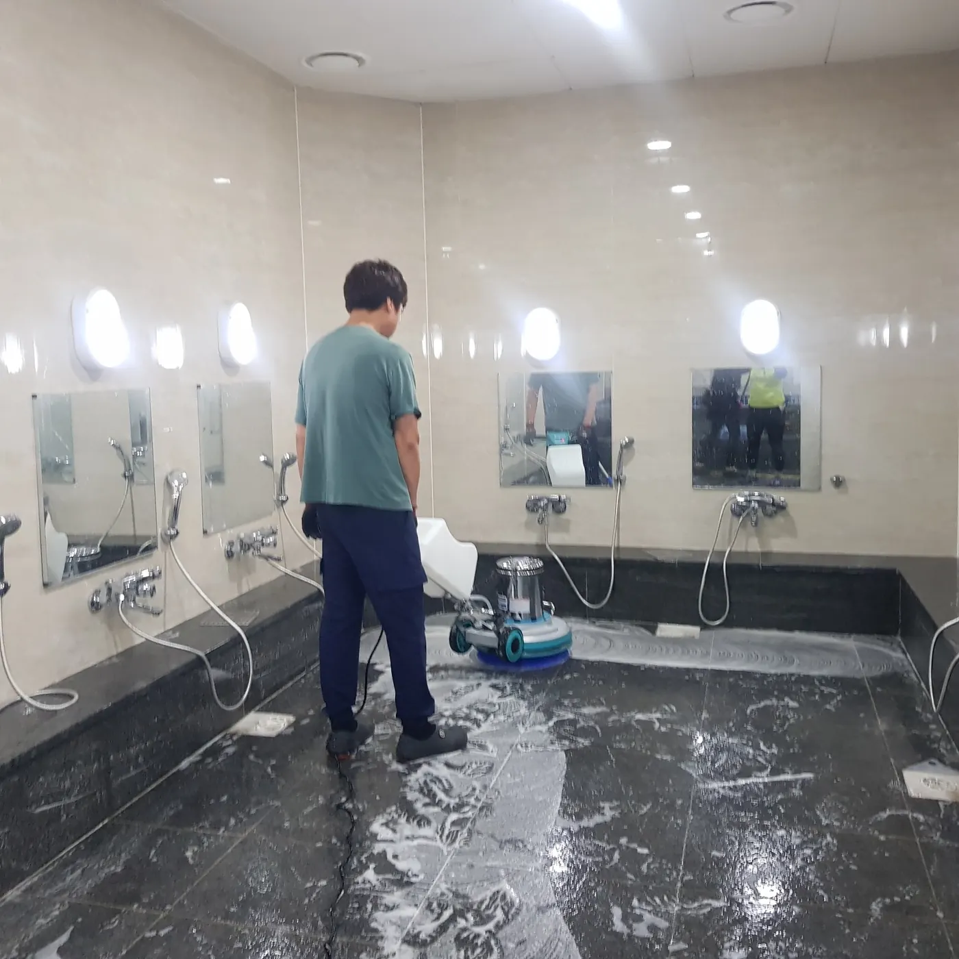 고압 세척 — 고담동 목욕탕청소 현장
