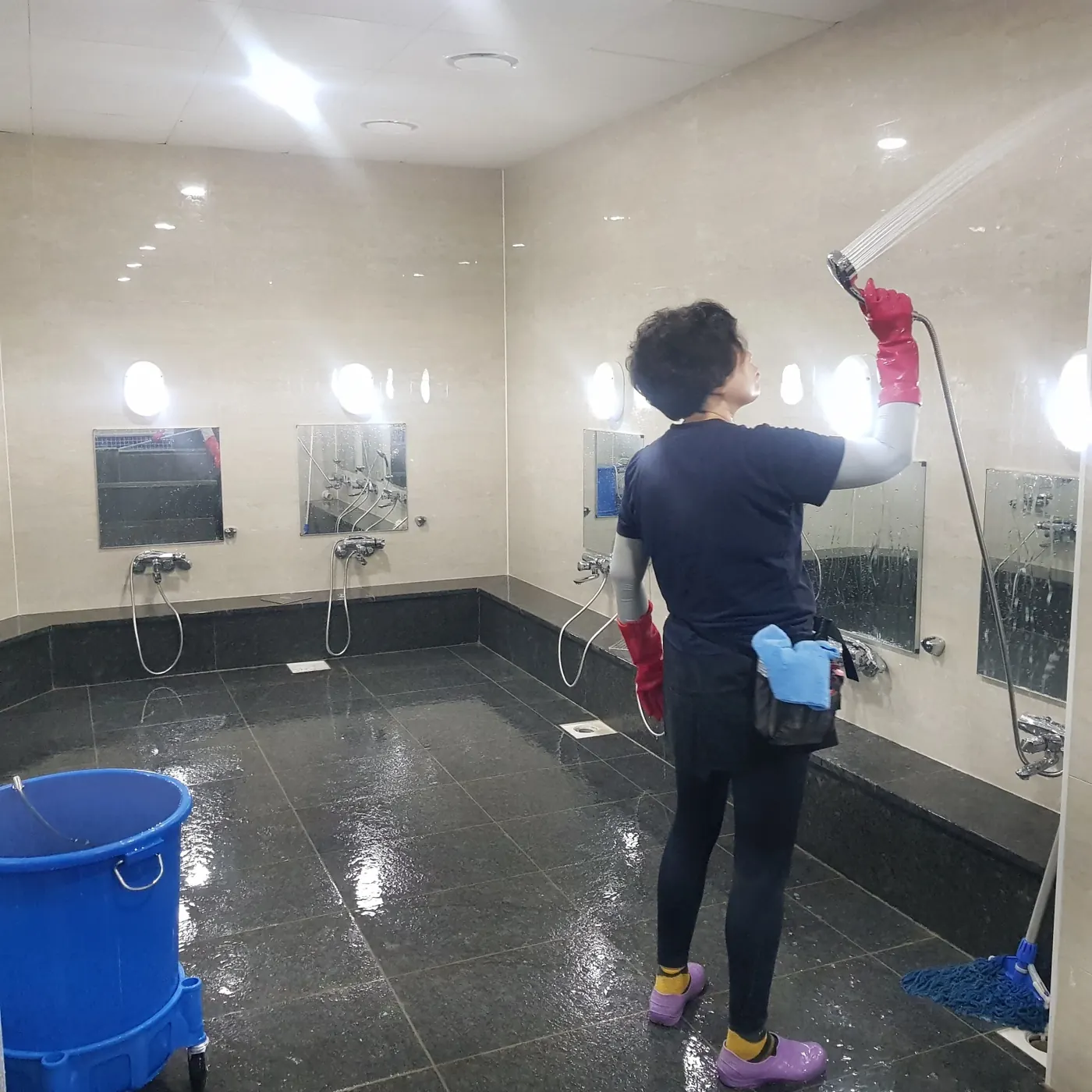 고압 세척 — 광주시 목욕탕청소 현장