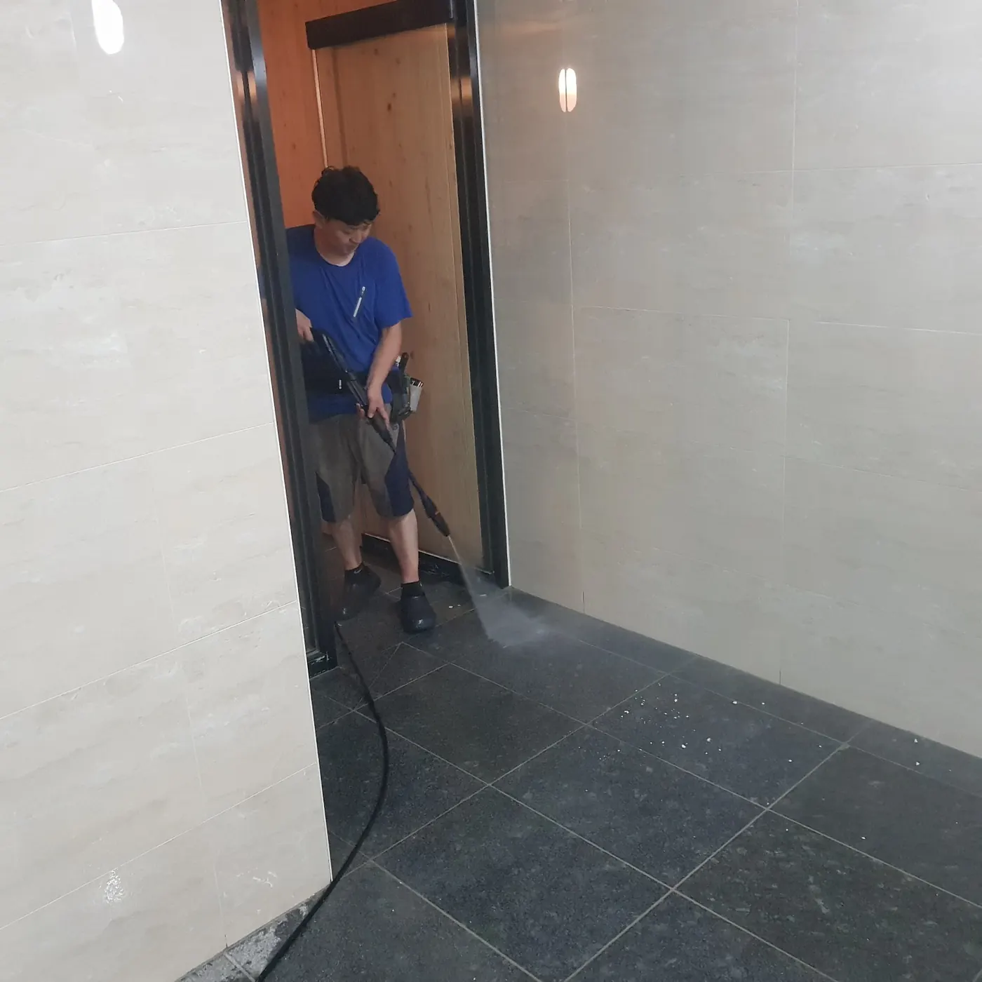 기계 세정 작업 — 경기동남부 목욕탕청소 현장