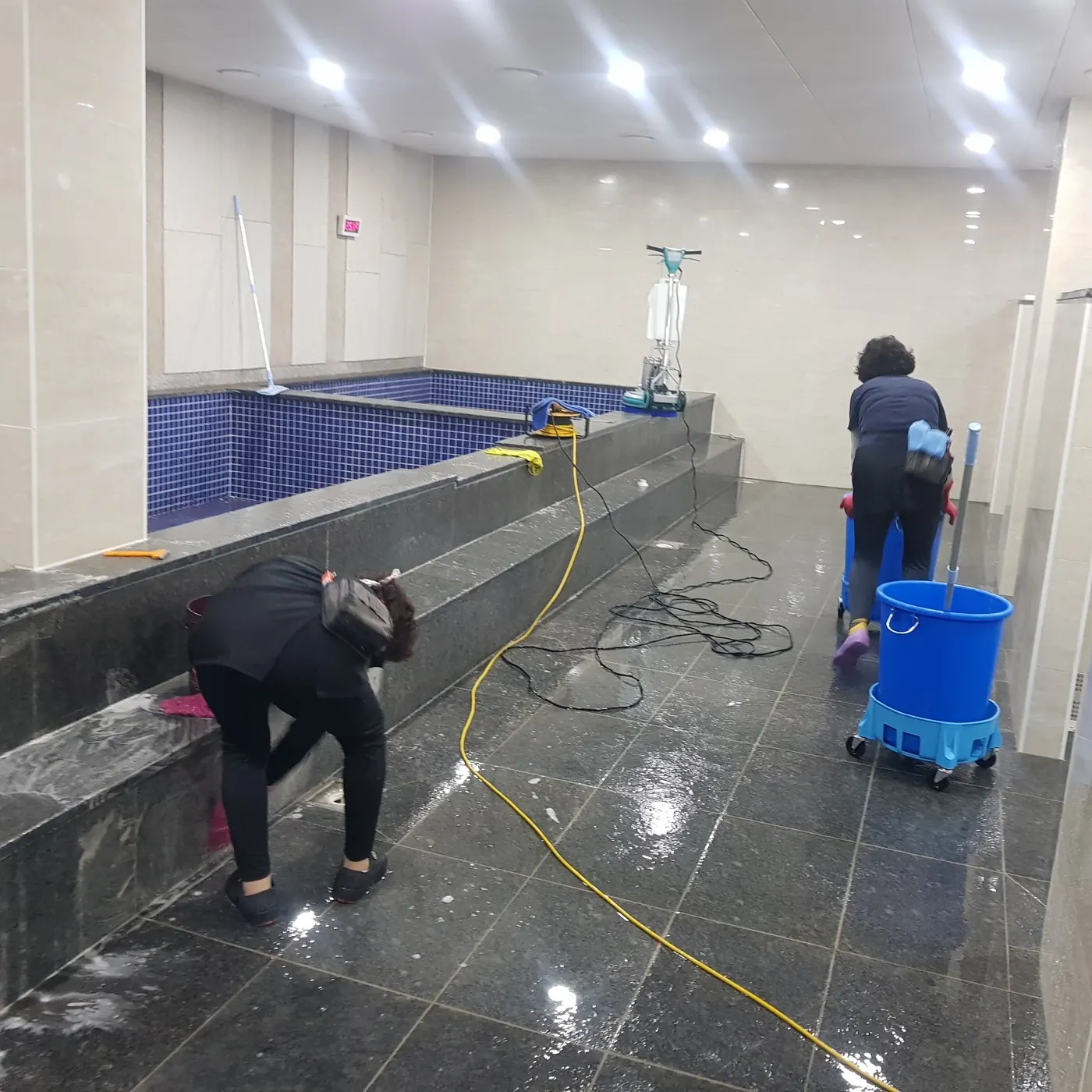 용인시 목욕탕청소 시공 현장 — 욕조 관리