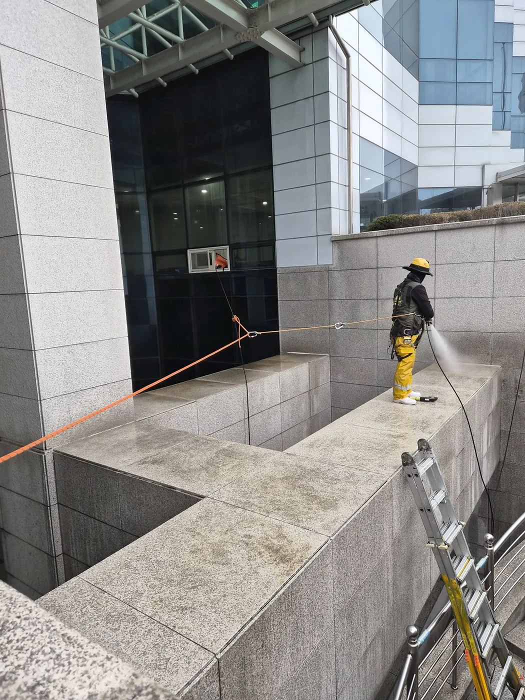 광주시 외벽청소 시공 현장 — 고압 세척