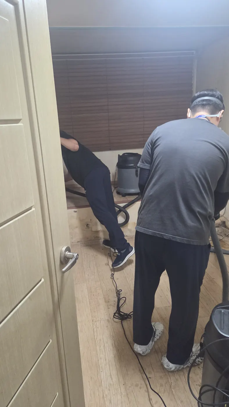 습식 진공 작업 — 이천시 침수청소 현장