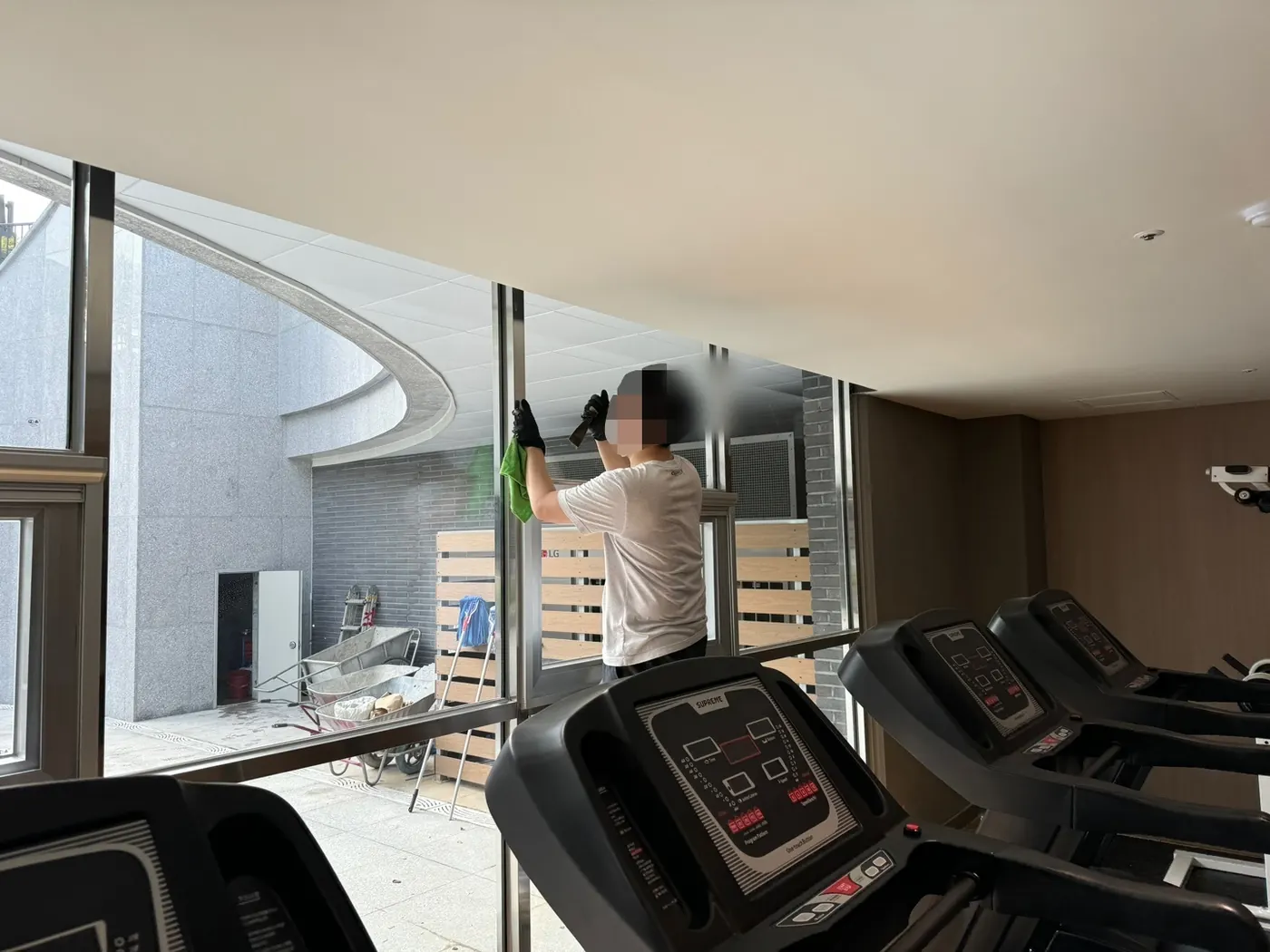 세정 진행 — 대천동 헬스장청소 현장