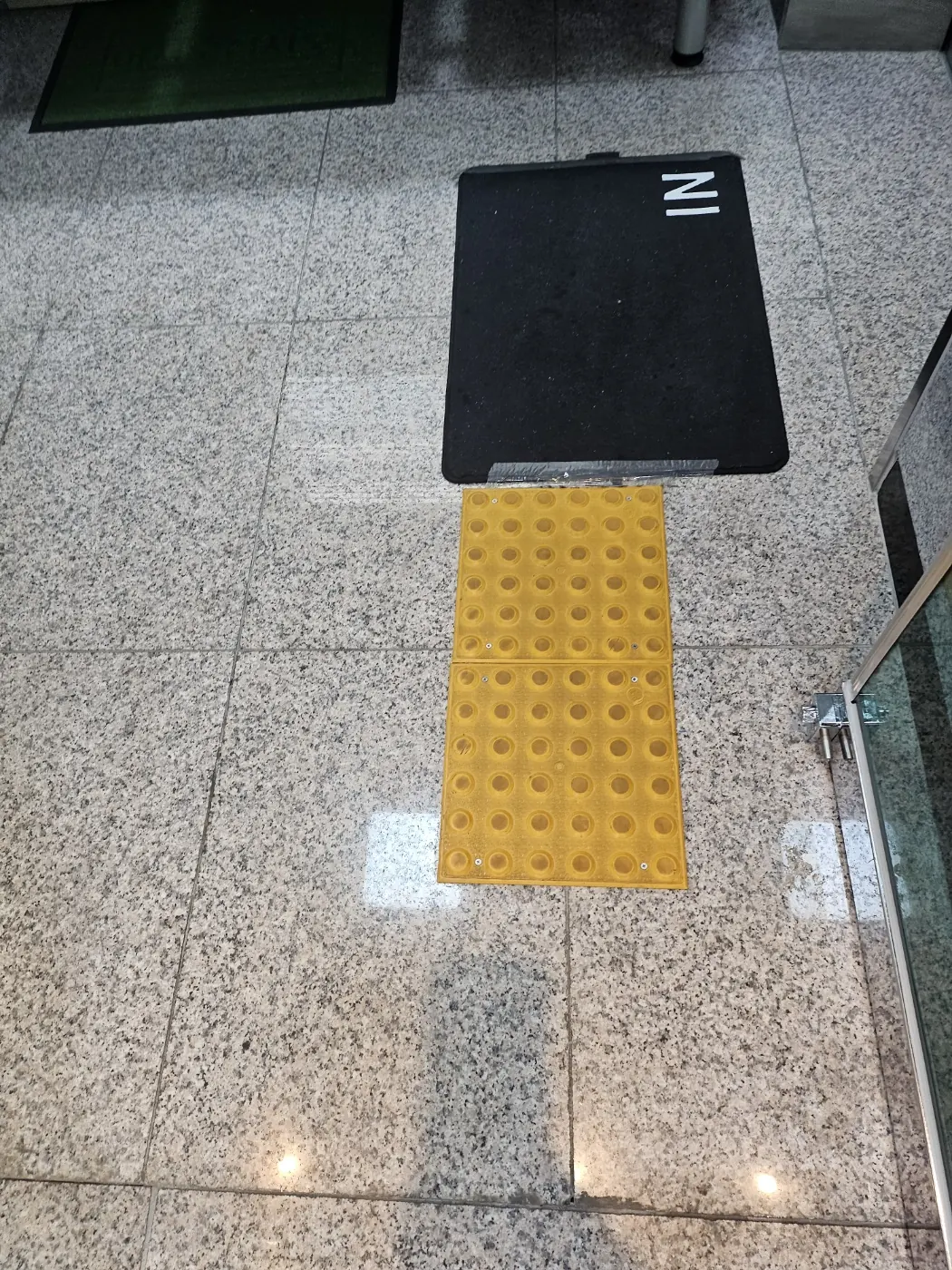복도 바닥 관리 — 궁내동 병원청소 현장