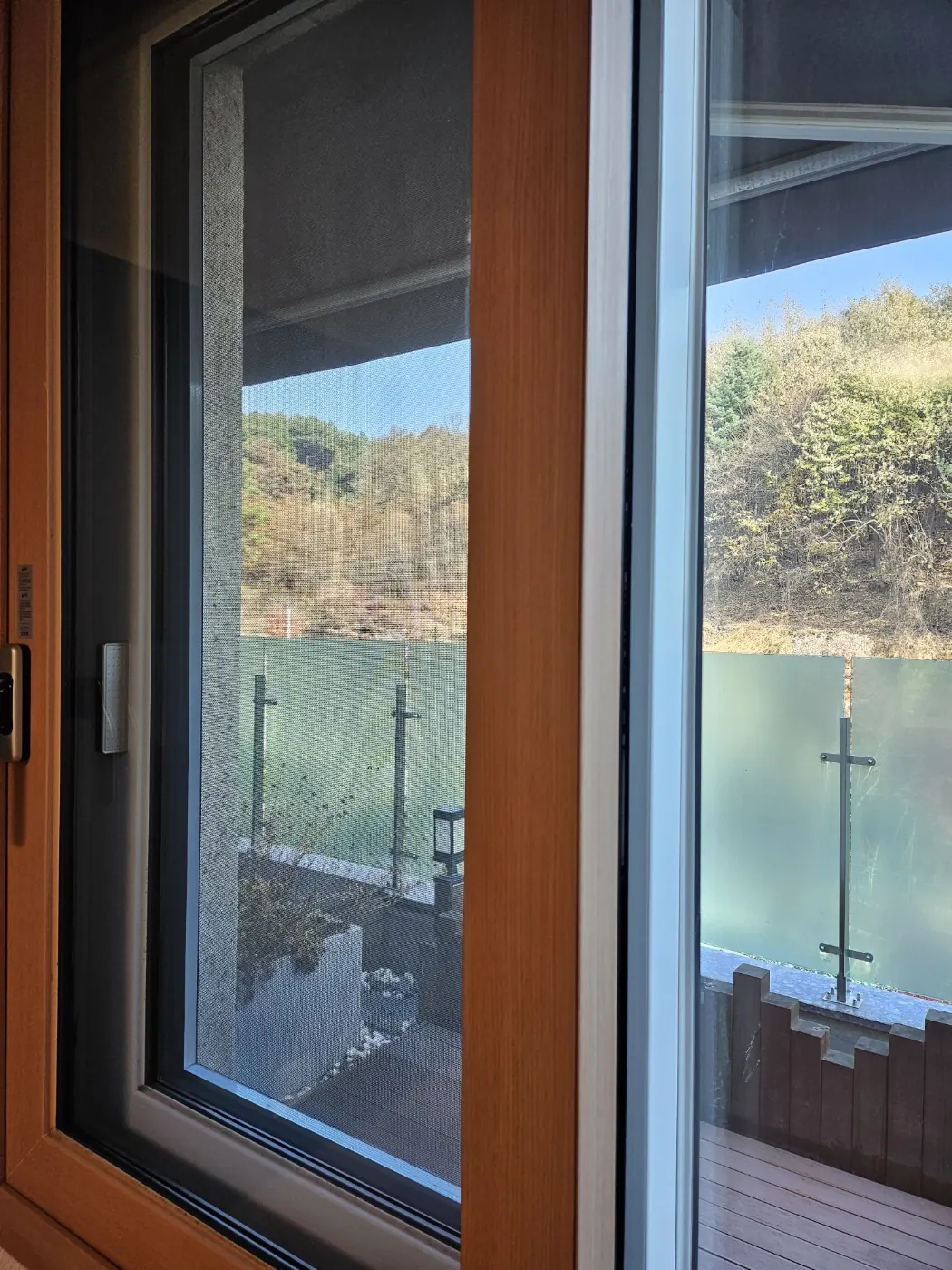 창틀 레일 청소 — 경기동남부 입주청소 현장