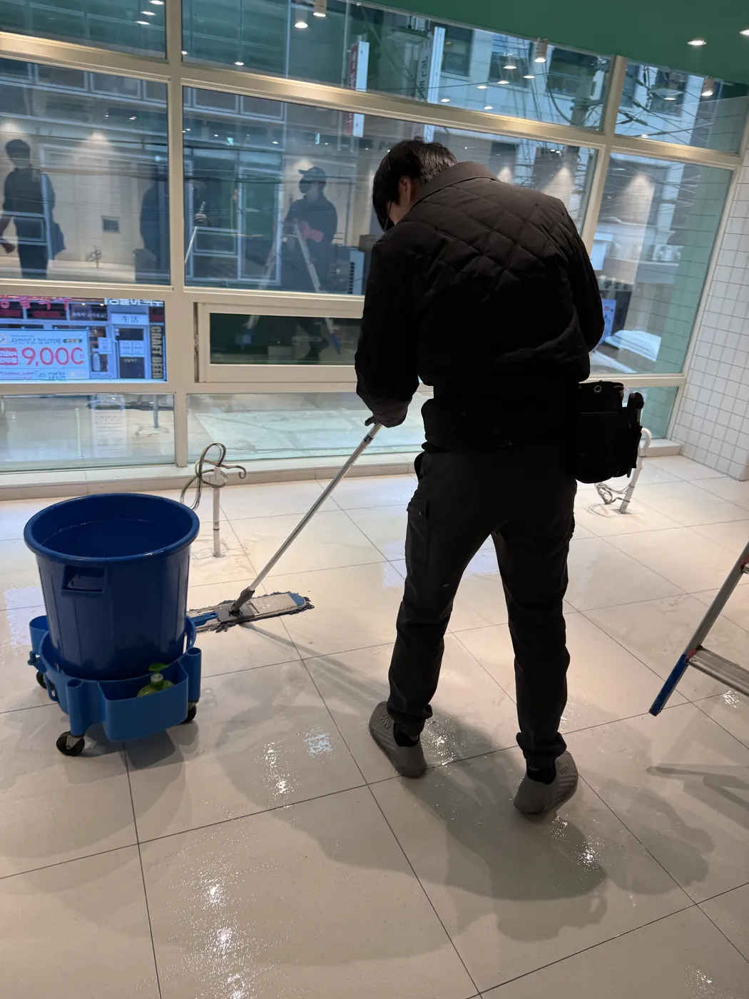 바닥 마감 상태 — 용인 수지구 식당청소 현장