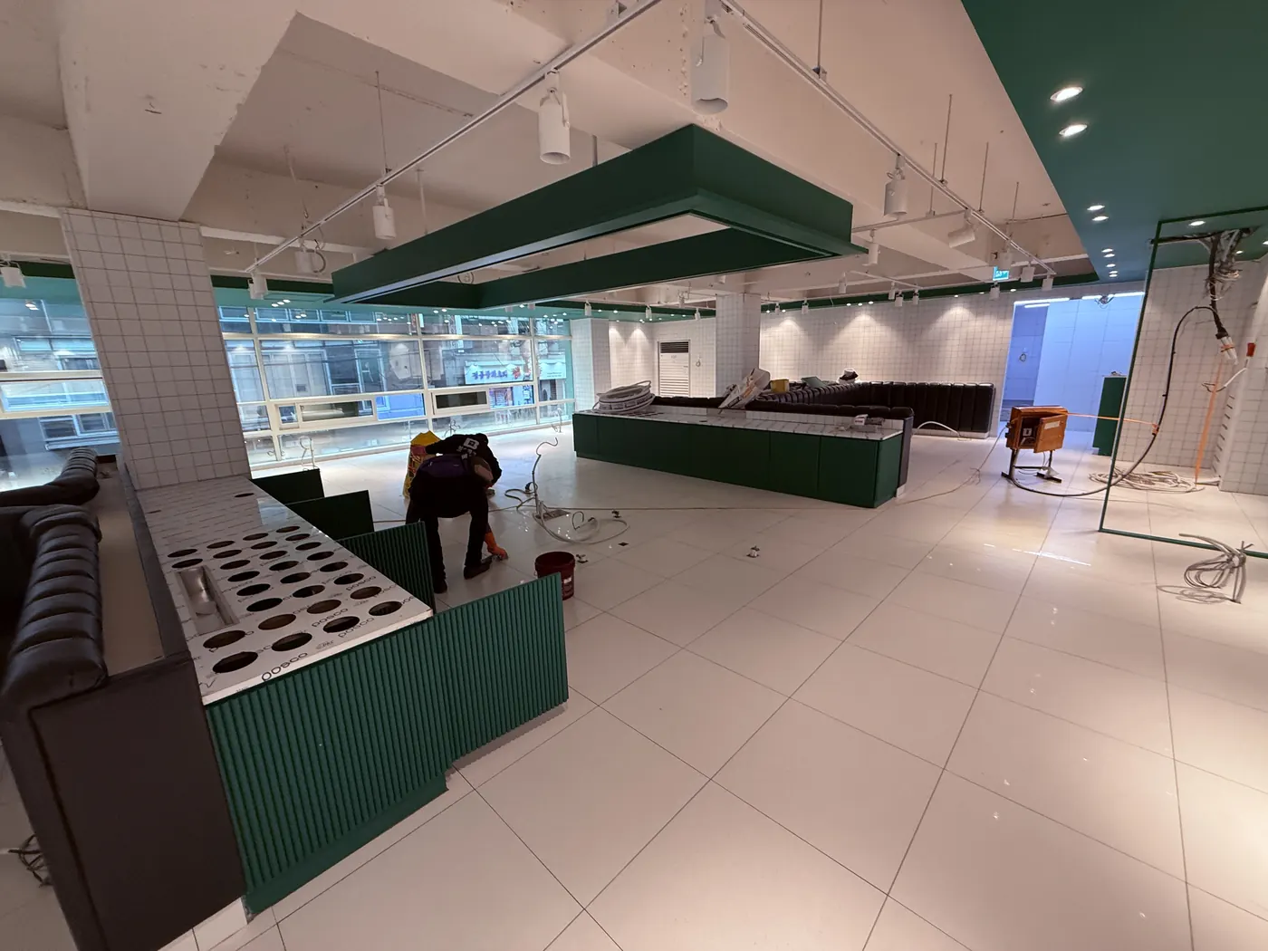 이천시 식당청소 시공 현장 — 홀·좌석 정리