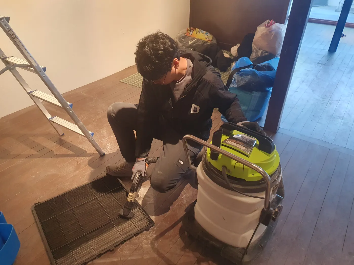 작업 진행 — 모현읍 식당청소 현장