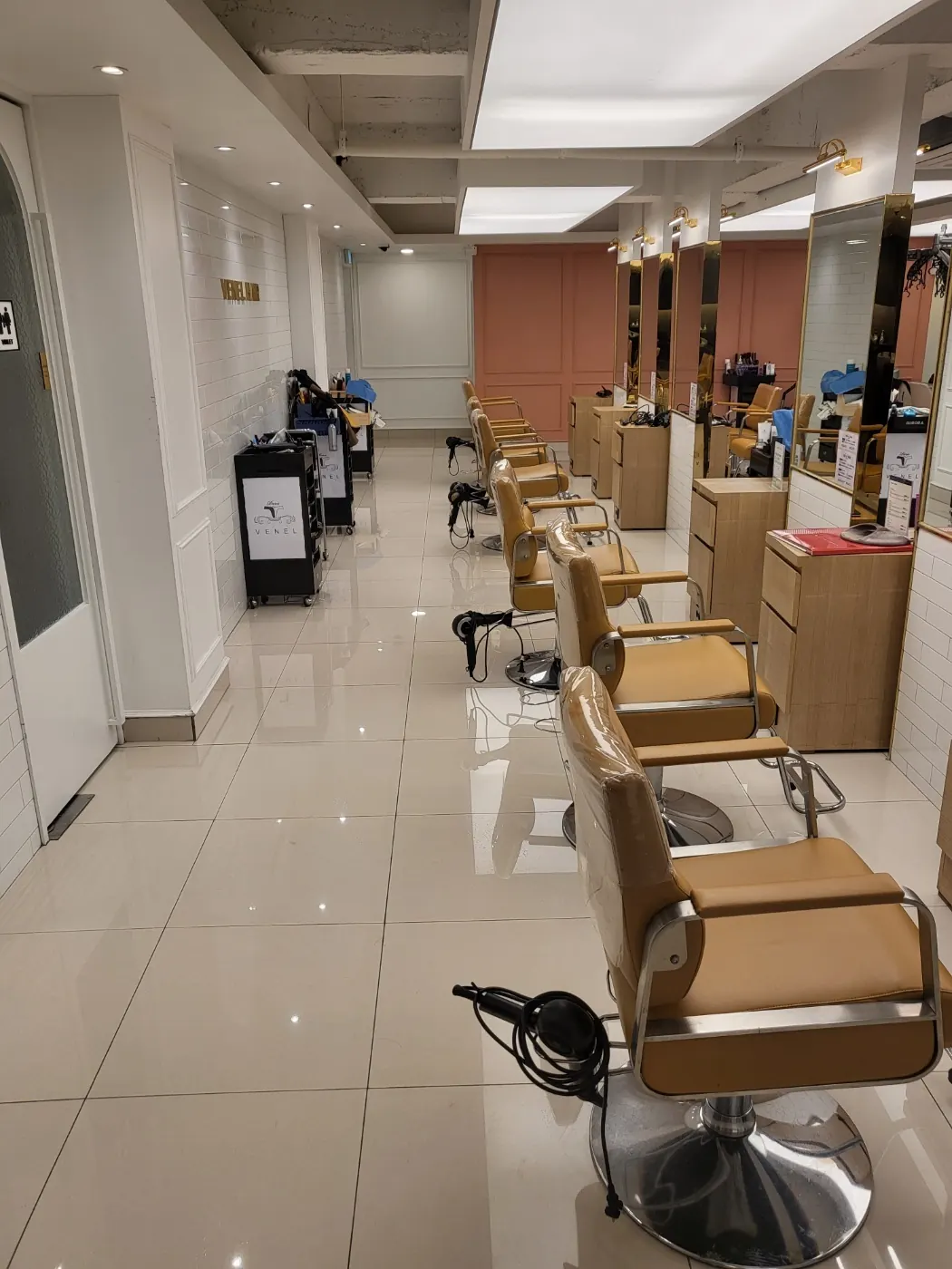 성남시 미용실청소 시공 현장 — 거울·집기 관리