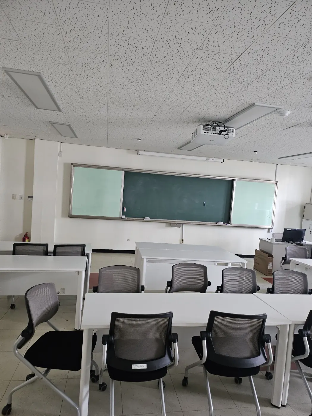 용인시 학교청소 시공 현장 — 교실 정리