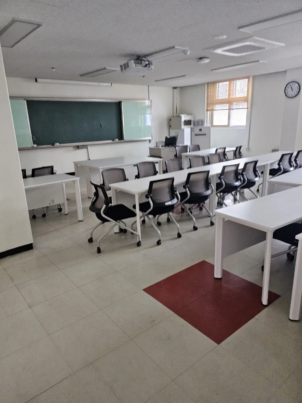 가업동 학교청소 시공 현장 — 교실 마감