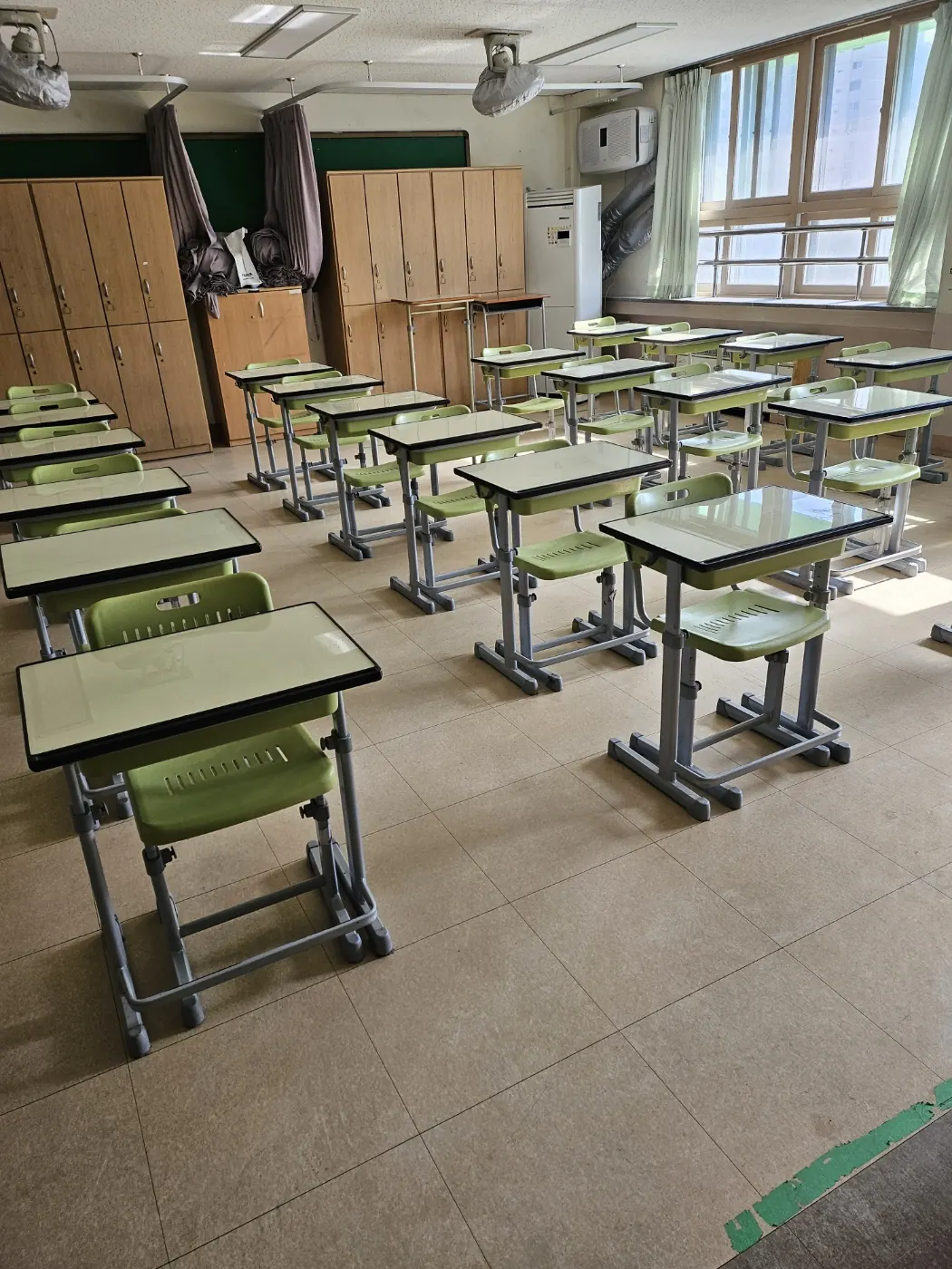 현암동 학교청소 시공 현장 — 교실 마감