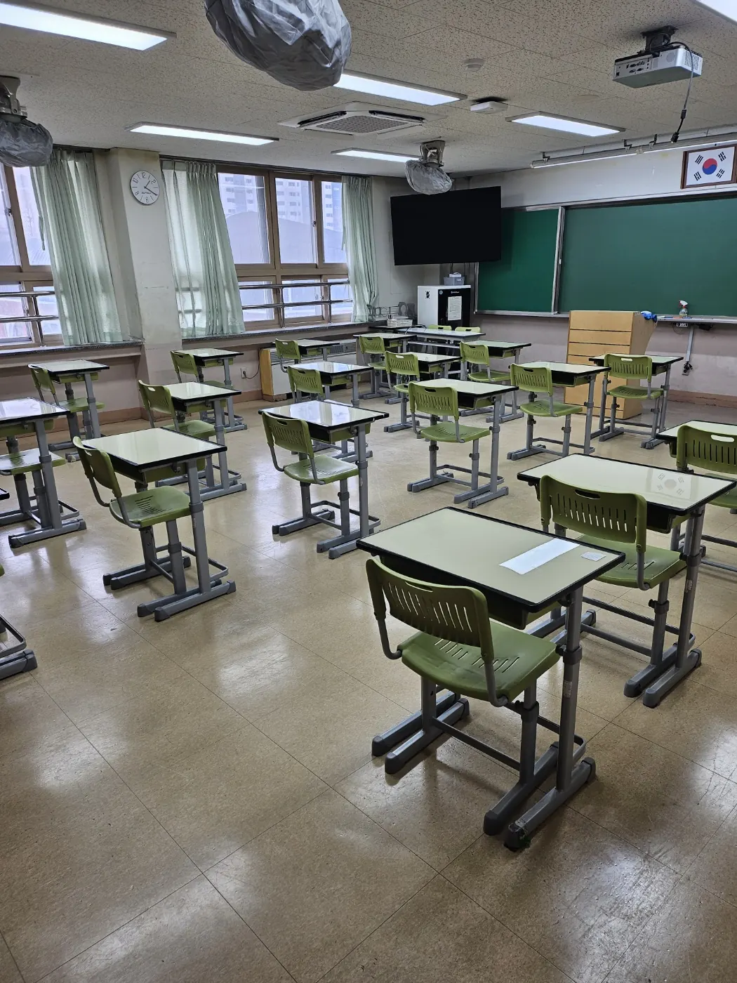 가남읍 학교청소 시공 현장 — 교실 정리