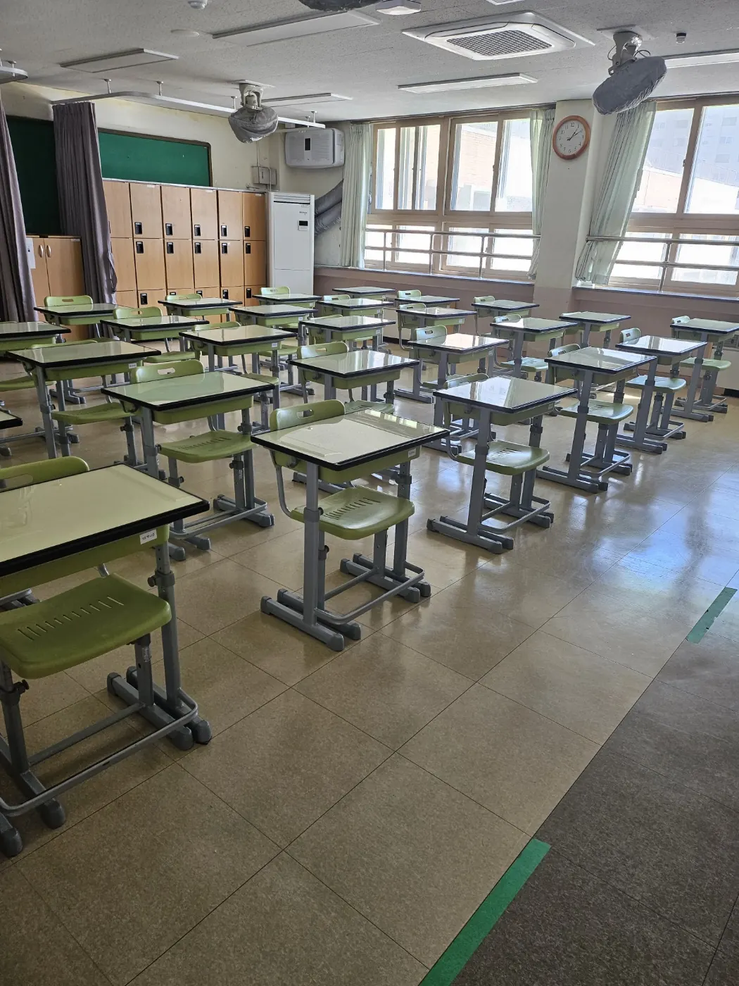 신모산동 학교청소 시공 현장 — 교실 마감