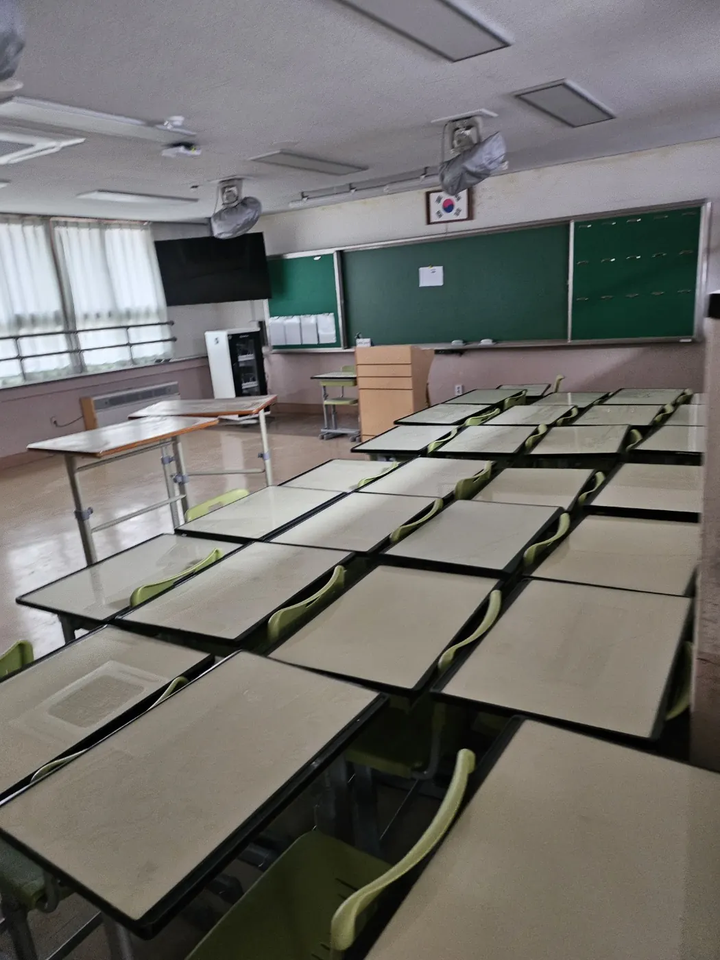 고담동 학교청소 시공 현장 — 교실 마감
