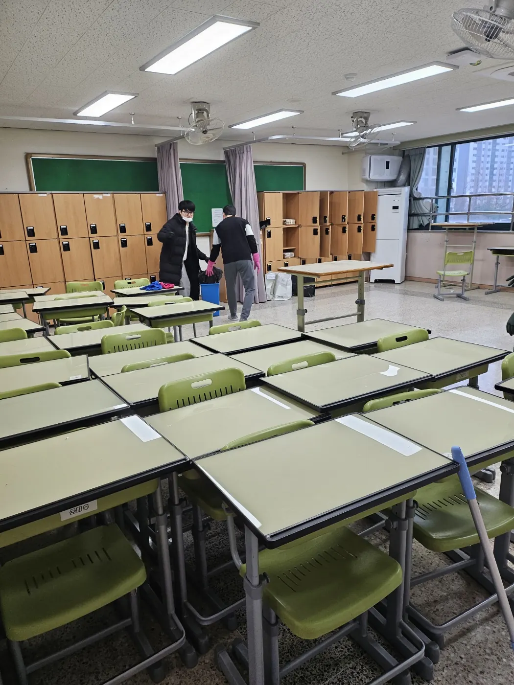 천현동 학교청소 시공 현장 — 교실 정리