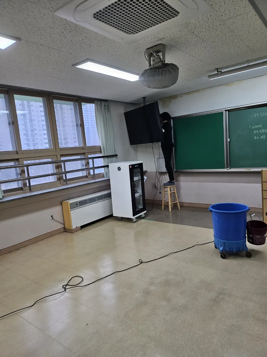 서인동 학교청소 시공 현장 — 교실 정리