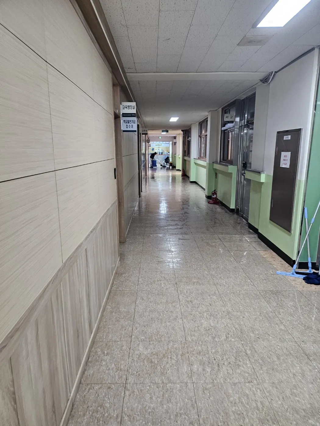 곤지암읍 학교청소 시공 현장 — 복도 관리