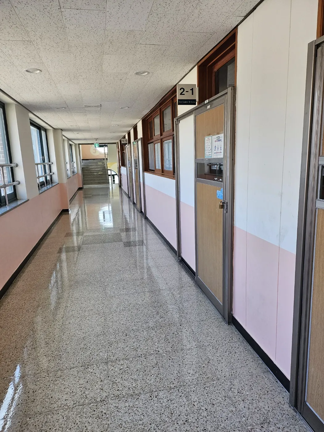 상사창동 학교청소 시공 현장 — 복도 관리