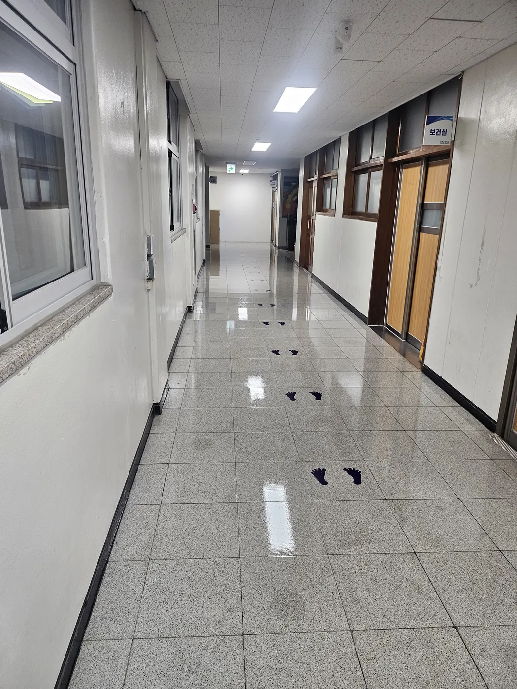 서운면 학교청소 시공 현장 — 통로 정리