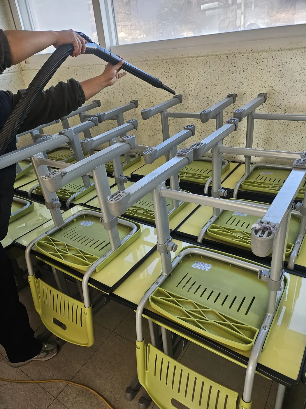 바닥 기계 세정 — 안성시 학교청소 현장