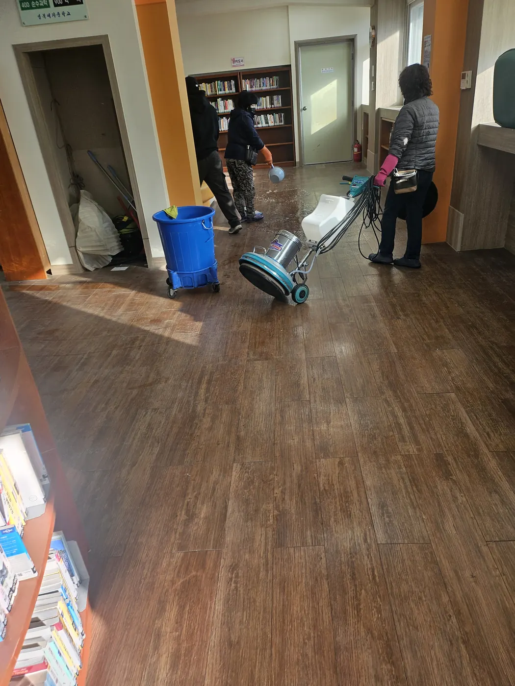 왁스 재코팅 — 현수동 학교청소 현장