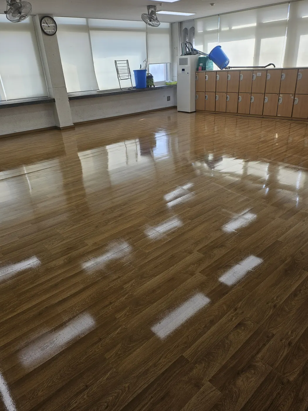 바닥 기계 세정 — 고삼면 학교청소 현장