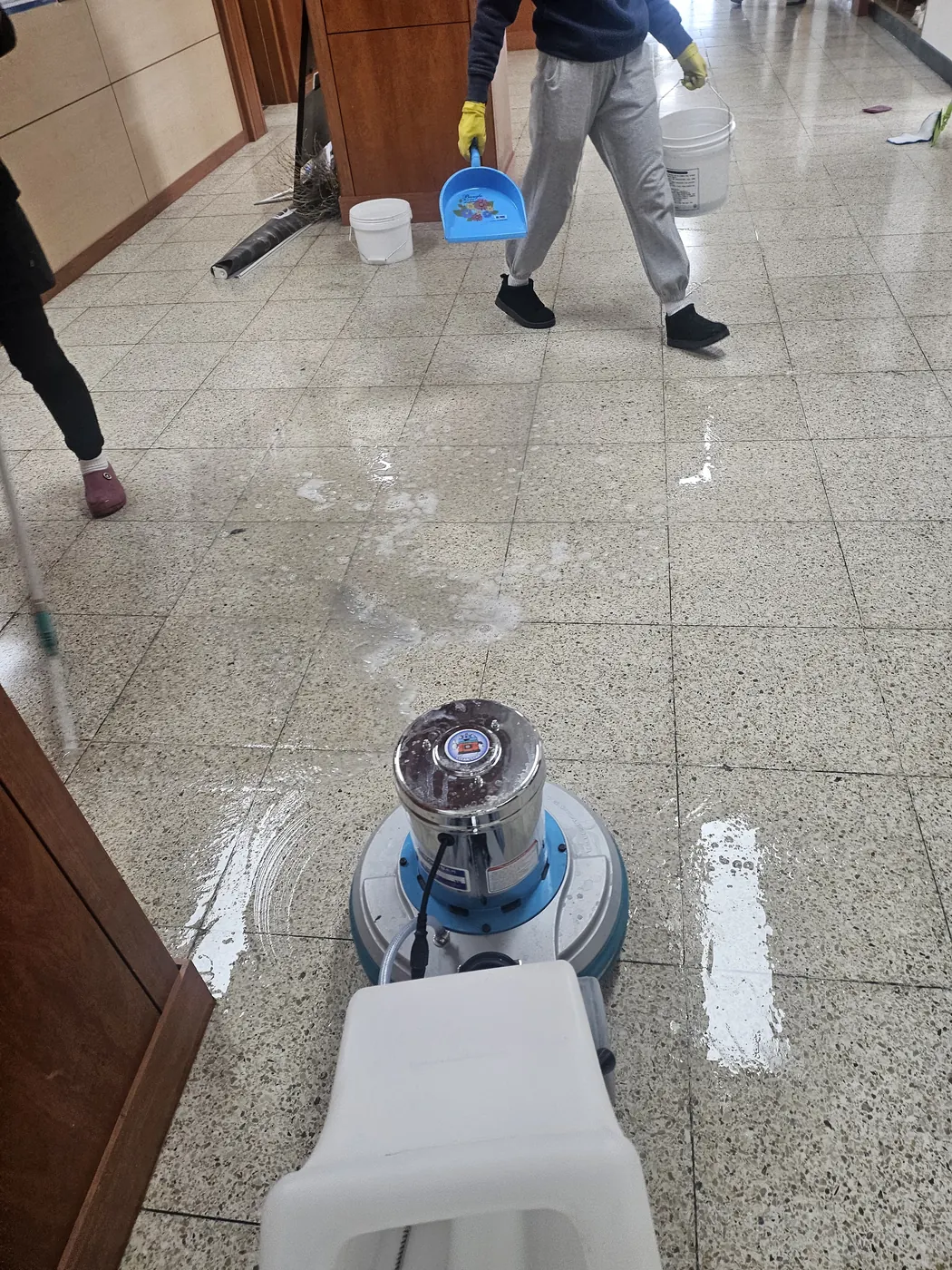 왁스 재코팅 — 고담동 학교청소 현장