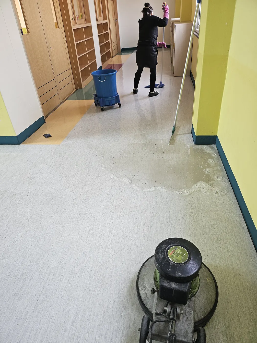 바닥 기계 세정 — 남동 학교청소 현장