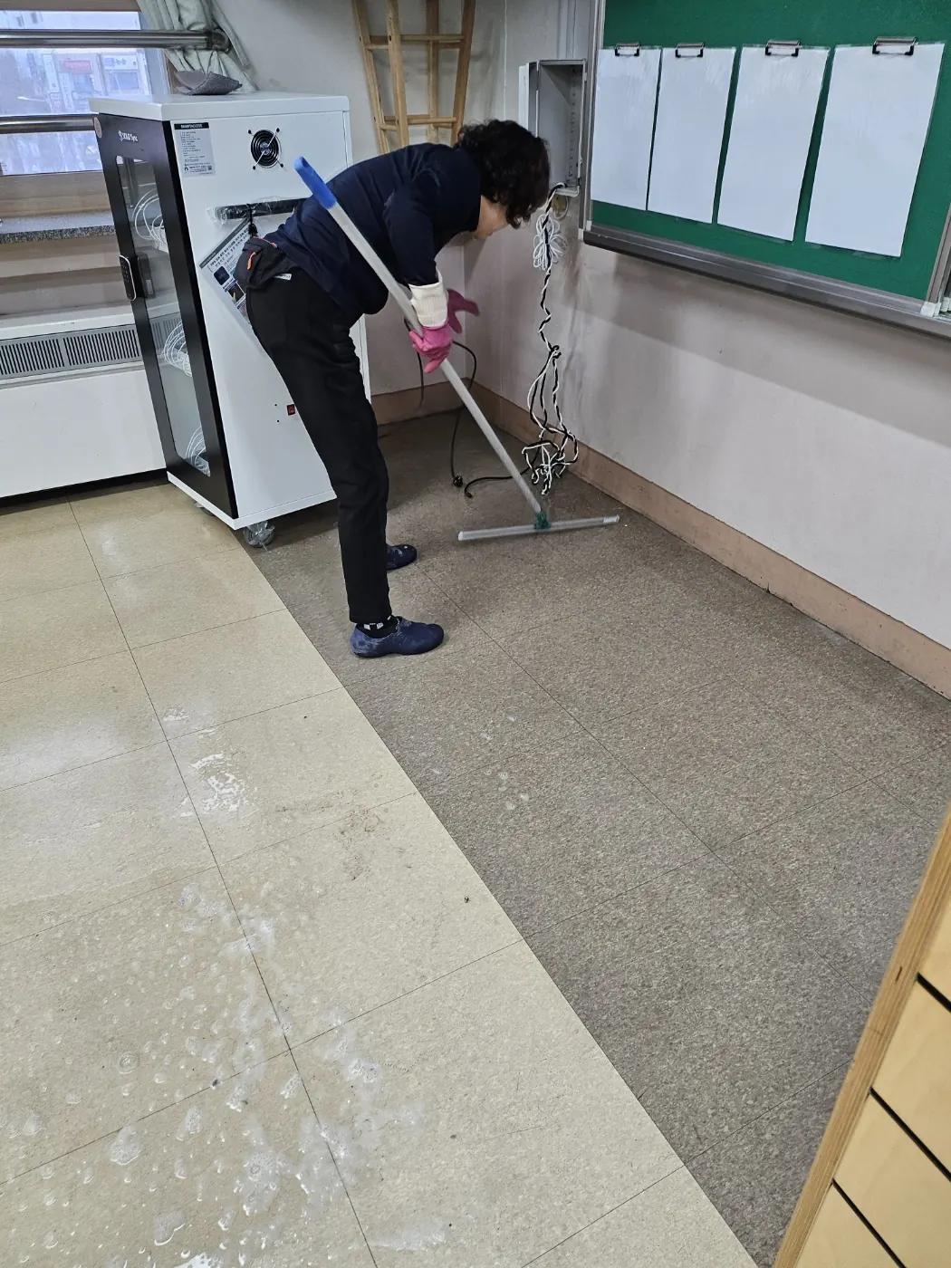 세정 진행 — 항동 학교청소 현장